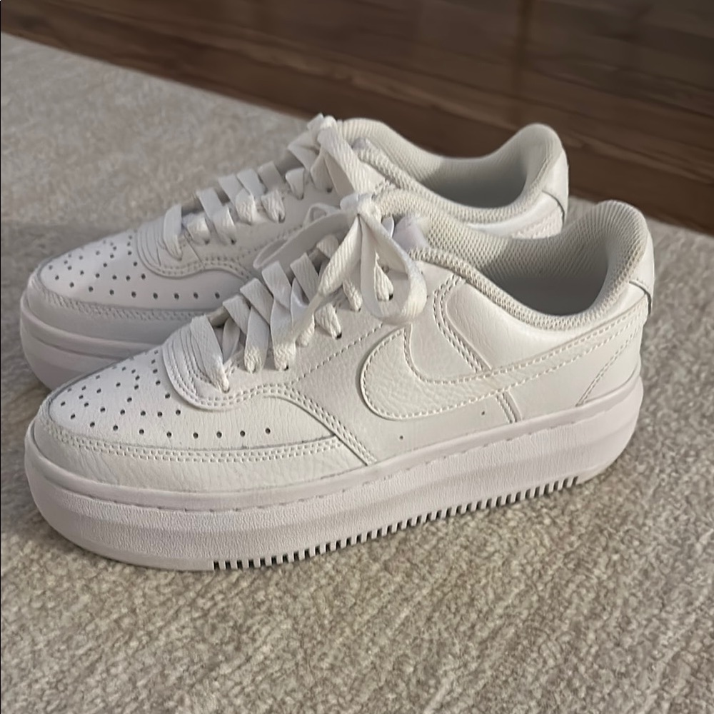 BRAND NEW Nike Air Force 1’s Women Size 7